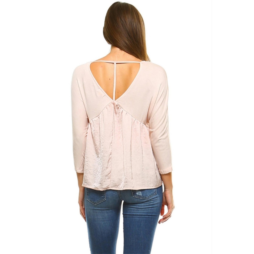 Women's Top Three Quarter Sleeves Open Back V-Neck - Picture 2 of 4